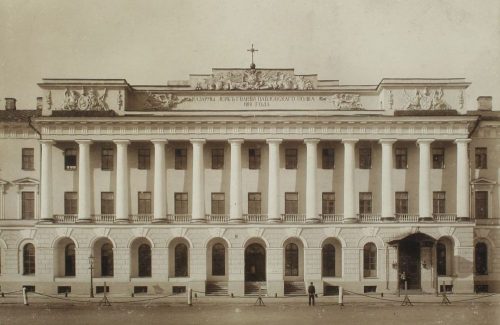Здание Павловских казарм
